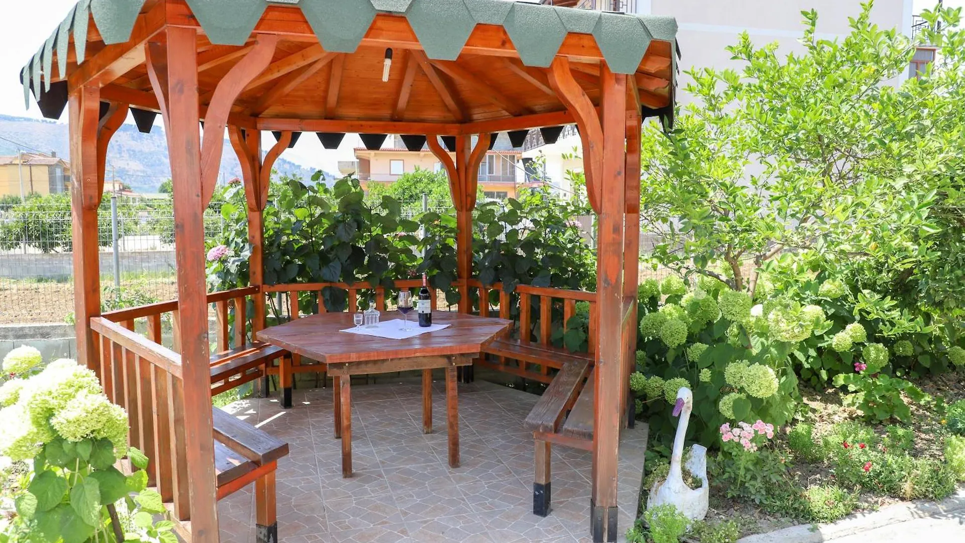Villa Mara Uznove 0*,  Albania