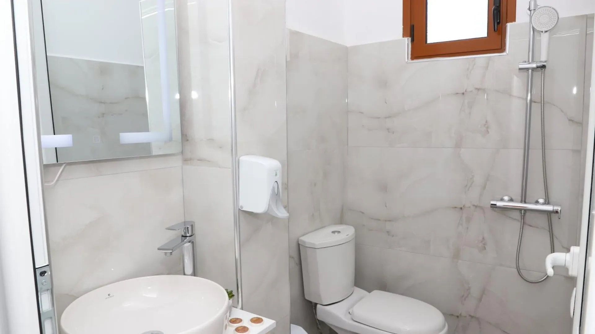 Villa Mara Uznove 0*,  Albania